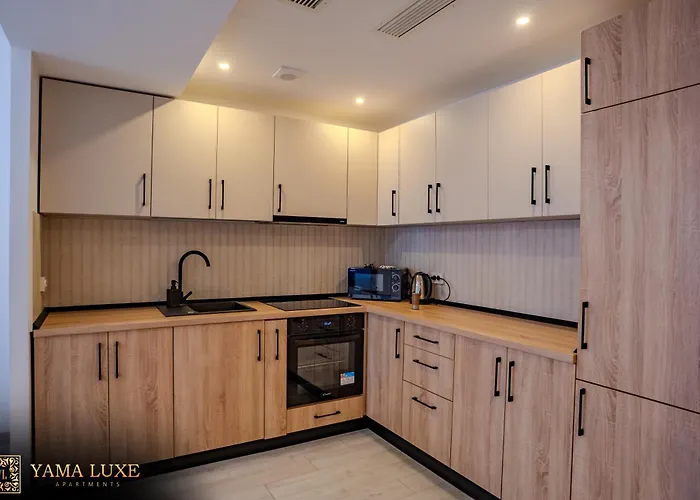 Yamaluxe - Pink & Gold With Many Facilities Apartament Bukareszt