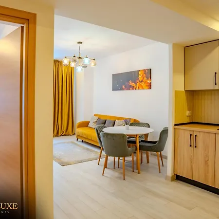 Yamaluxe - Pink & Gold With Many Facilities Daire