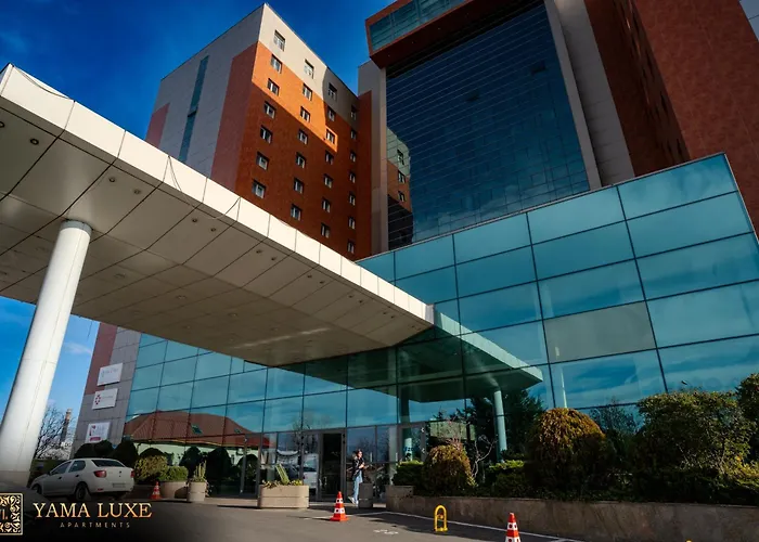 Yamaluxe - Pink & Gold With Many Facilities